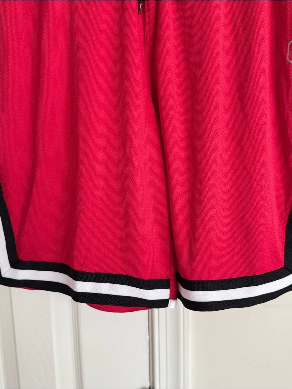 AND1 Basketball Shorts Mens Large Red Mesh Gym Athletic 11 Inseam NWT Striped